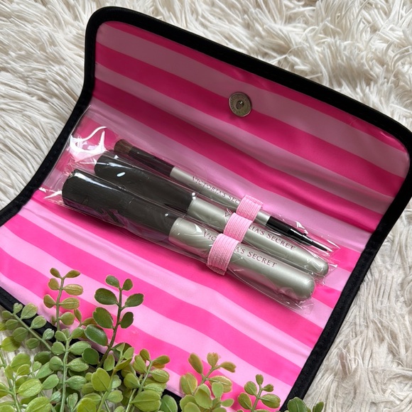 🎉HP🎉 Victoria's Secret Cosmetic Bag & Brush Set NWOT 💗 Black and Silver - Picture 5 of 15